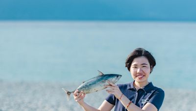 她棄常春藤名校，洄遊花蓮七星潭闖新路！跟著漁人摸魚、捕魚，近距離感受海洋永續