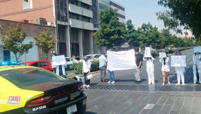 Estudiantes bloquean avenida Carranza, de Uresti a Tomasa Estévez