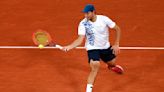 Tennis-Sinner strolls into French Open fourth round
