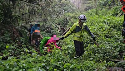 阿里山瑞奮古道2山友迷路 消防人員救援下山