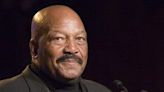 Social media is torn about news of Jim Brown passing away