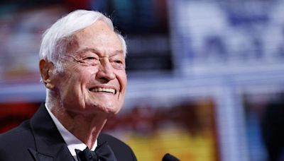 A los 98 años murió Roger Corman, un referente del cine de terror, calificado por algunos como de "clase B" por sus películas de bajo costo