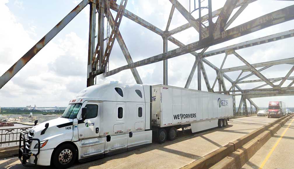 I-10 bridge eastbound lanes closed at Lake Charles, Louisiana - TheTrucker.com