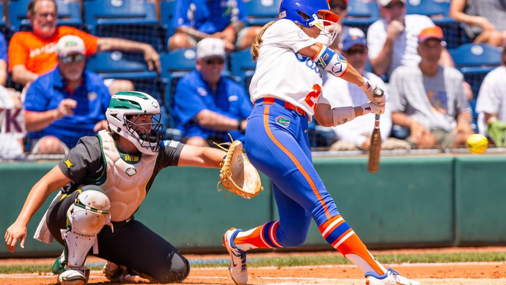 Gators softball beats Baylor Bears in NCAA Super Regionals opener