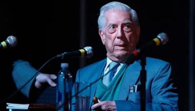 Mario Vargas Llosa visita exposición inspirada en su amiga Blanca Varela