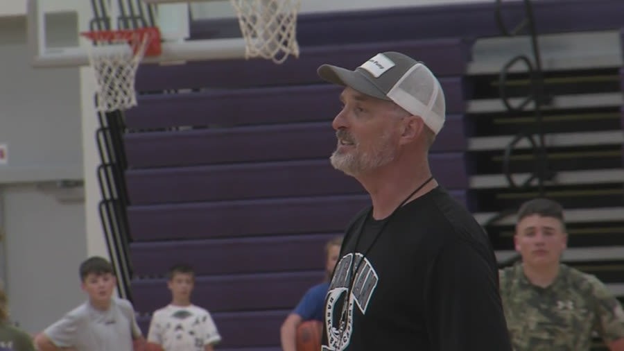 Christian Laettner hosts basketball camps in Denmark