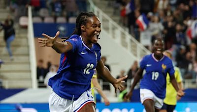 France qualifies for women’s Euros, England closes in