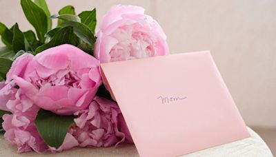 Don't Know What to Write in a Mother's Day Card? 5 Options That'll Make Your Mom Smile