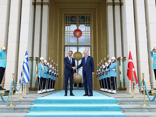 Turquía y Grecia impulsan un acercamiento con la firma de tres acuerdos económicos