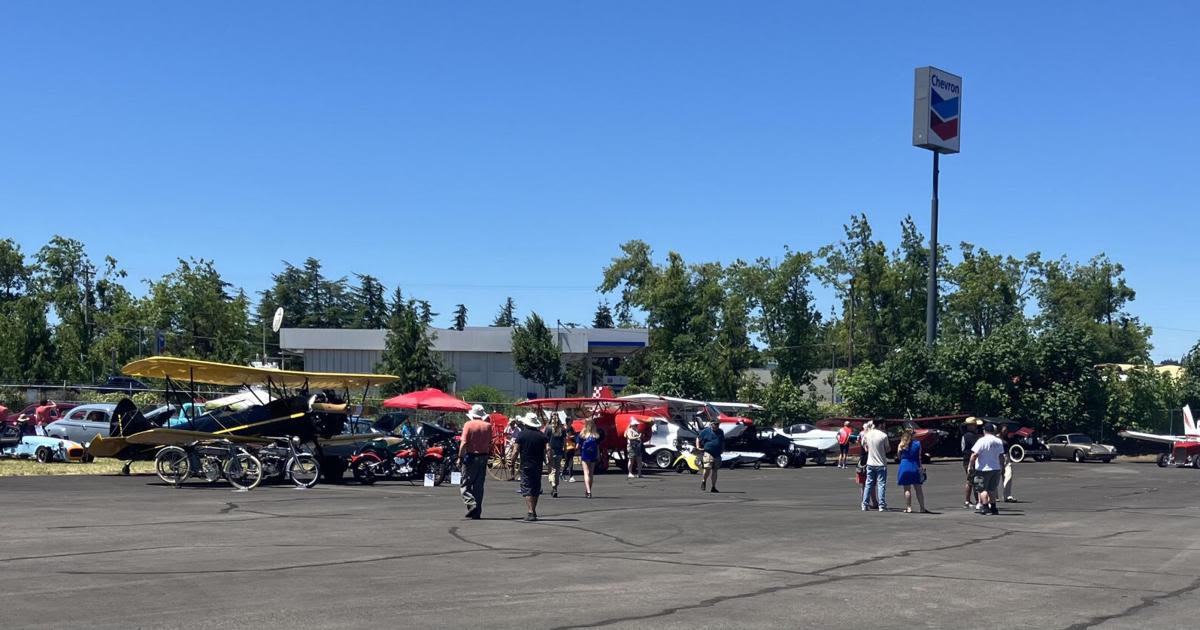 Photos / Wings and Wheels draws a crowd