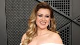 Kelly Clarkson walks effortlessly in sky high platform heels for perfect 70s vibe