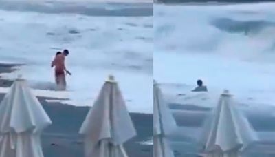 Mujer es arrastrada por el mar y desaparece en instantes [VIDEO]