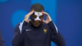 Mbappé prueba la máscara en el entrenamiento previo al partido con los Países Bajos - MarcaTV