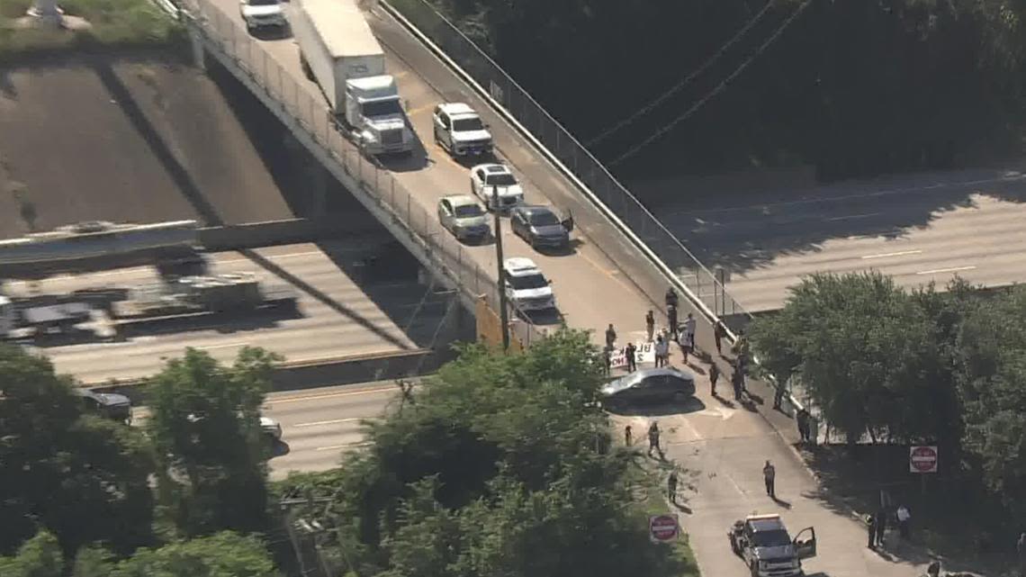 Traffic backing up on East Loop as protesters block entrance to the Port of Houston