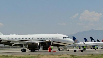 Aeropuerto de Oaxaca opera con normalidad; Sección 22 llama a marchar contra represión al magisterio