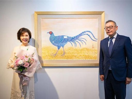 「白嘉莉的美麗世界藝術展」新光三越台中店登場 新創作「國寶藍帝雉」176萬售出 - 財經