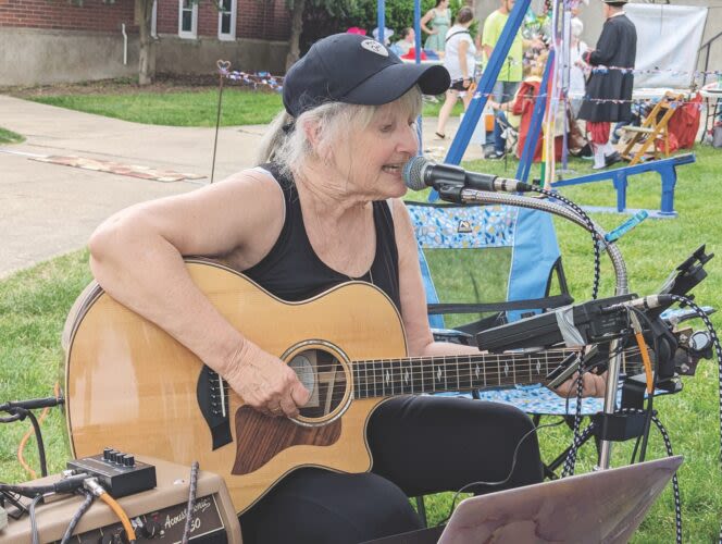 ‘Run for the Roses’: Marietta’s First Friday celebrates the Kentucky Derby