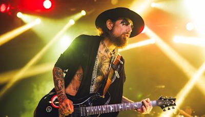 Why Dave Navarro Threw All His Guitars Into a Concert Crowd
