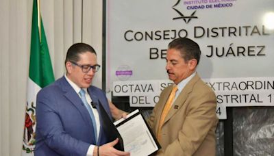 Luis Mendoza recibe constancia como alcalde en Benito Juárez