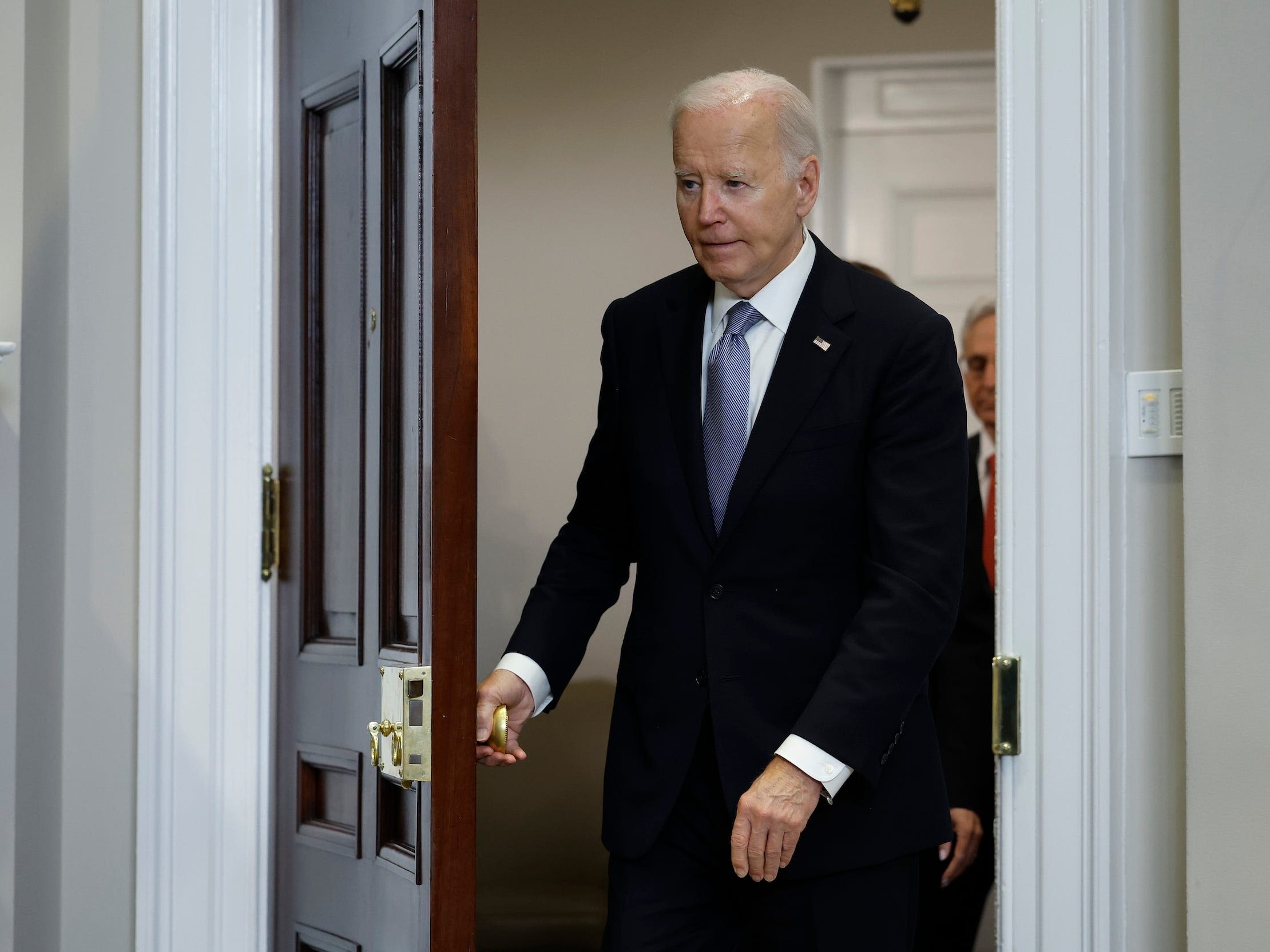 Most Democrats want Biden to step aside, making a plan to crown him the nominee early even more controversial