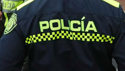 Una moto de la Policía terminó en llamas durante una asonada en Medellín