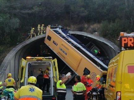 Espagne : Accident de car spectaculaire, trois blessés dans un état critique