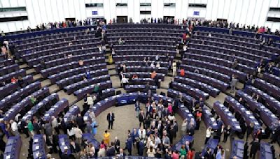 Bloc central fragilisé, extrême droite renforcée... Quelle est la composition du nouveau Parlement européen?