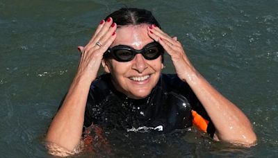 Paris mayor swims in River Seine to prove cleanliness ahead of Olympics