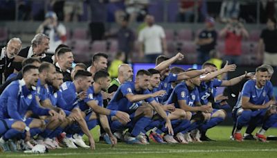 Final de película en el Grupo C de la Eurocopa 2024: una tarjeta amarilla al cuerpo técnico de Eslovenia definió la clasificación - El Diario NY