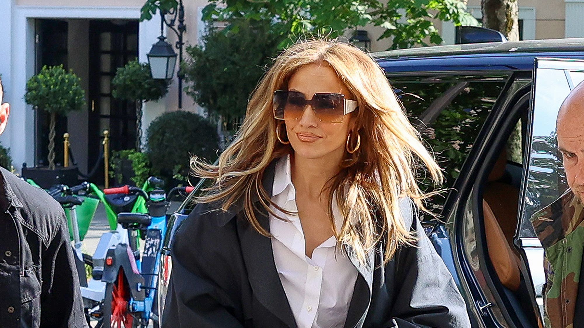 Jennifer Lopez Blends in with Parisians in a Timelessly Chic Fit