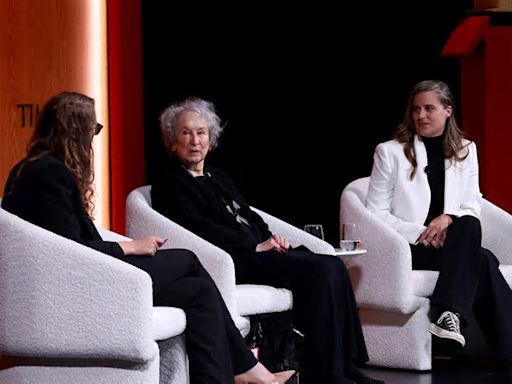 How Margaret Atwood and Lauren Groff Write About the Present