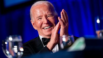 Biden se ríe de Trump en una cena de corresponsales marcada por las protestas por la guerra de Gaza