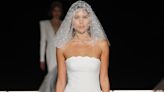 Pronovias revoluciona Barcelona con un desfile que marca el inicio de una nueva era