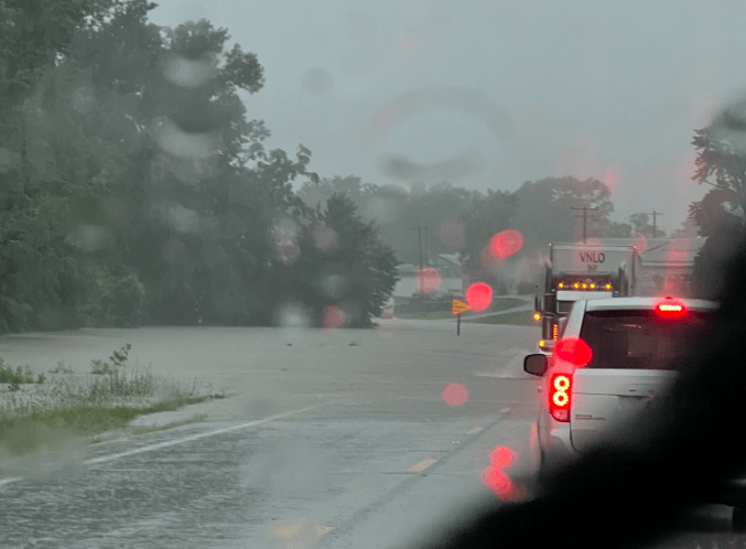 Illinois dam fails, residents told to evacuate area