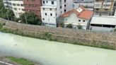 竹市客雅溪變「牛奶河」 環保局緊急採樣追查污染源