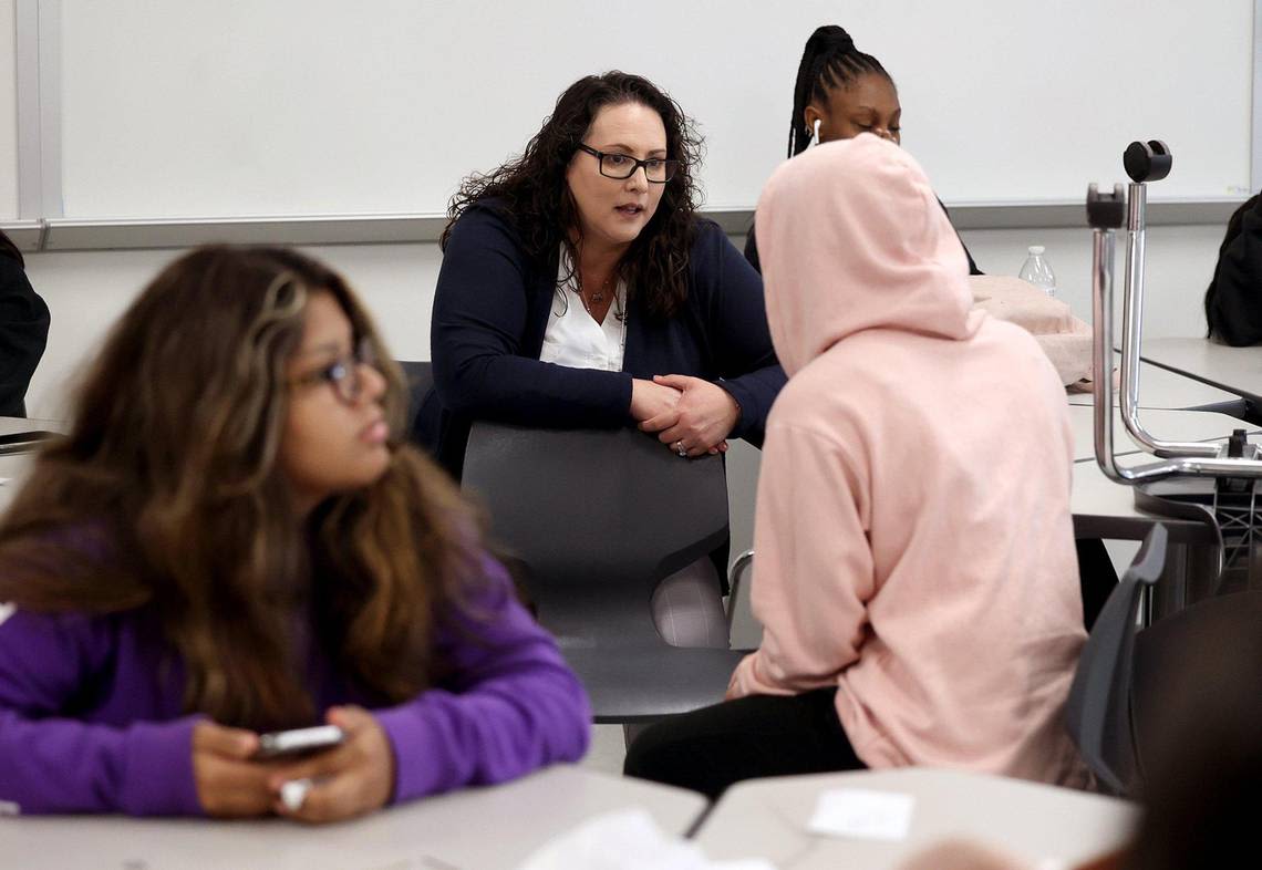 Community members take aim at Fort Worth ISD superintendent, board amid academic concerns