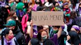 Condenados y detenidos por feminicidio ya no tendrán beneficios: Gobierno firmó ley para endurecer medidas