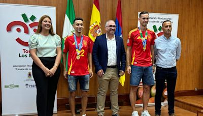 Los Palacios homenajea a sus campeones Jesús Navas y Fabián