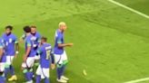 Amistosos por el mundo: la agresión a Richarlison, el golazo de Nicolás De la Cruz y la sequía de Arabia Saudita