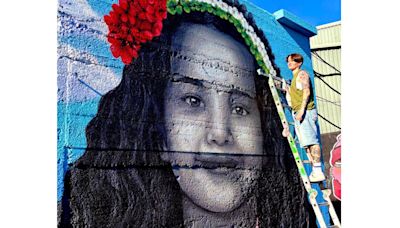 6歲女童慘死成「挺巴」象徵 巨幅畫像現身愛爾蘭體育館外牆