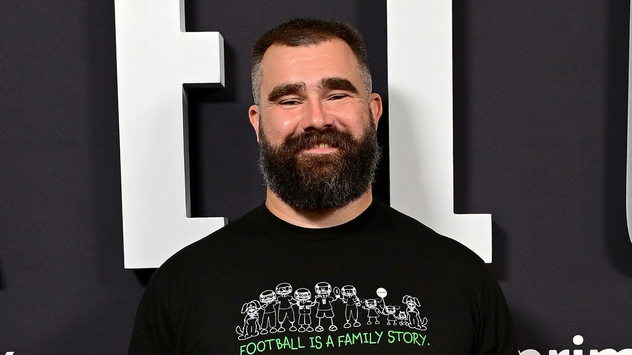 See Jason Kelce's Reaction When Spotting a Philadelphia Eagles Fan at Taylor Swift's London Concert