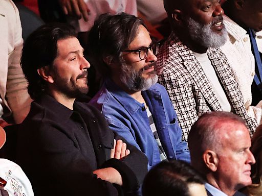 Diego Luna y Gael García Bernal causan sensación en la pelea de 'Canelo' Álvarez