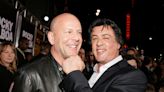 O filme que fez Sylvester Stallone se irritar publicamente com Bruce Willis e o chamar de 'ganancioso e preguiçoso'