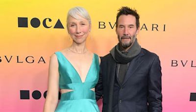 Keanu Reeves und seine Partnerin zeigen sich total verliebt!