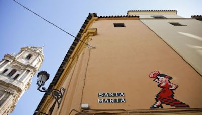 La Audiencia de Málaga revisará en septiembre la absolución de Invader por colocar mosaicos
