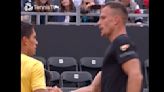 Sebastián Báez ganó un partido picante en el ATP de Lyon: el húngaro Fucsovics le preguntó si tenía “12 años” y el árbitro lo tuvo que calmar