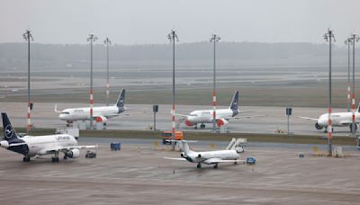 Une panne informatique mondiale touche les aéroports, trains, télévisions et centres commerciaux