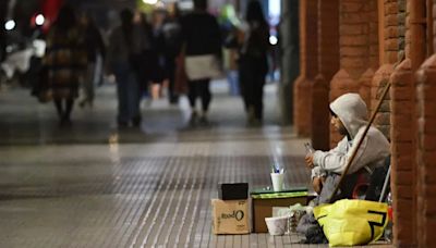 DEIE: la indigencia subió 5,8 puntos y pasó del 4,9% al 10,7% y la pobreza aumentó menos, del 40,1% al 41,6% en Mendoza | Economía