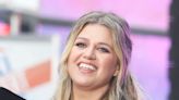 Kelly Clarkson Continues To Blow Us Away With Her Weight Loss Transformation In A Brown Leather Dress On ‘The Kelly...