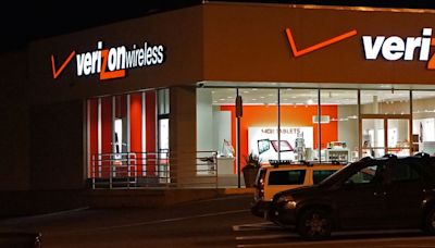 We Wouldn't Be Too Quick To Buy Verizon Communications Inc. (NYSE:VZ) Before It Goes Ex-Dividend